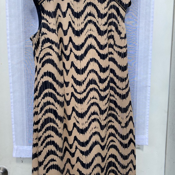 Worn once size 16 cap sleeve knee length dress - Picture 3 of 5